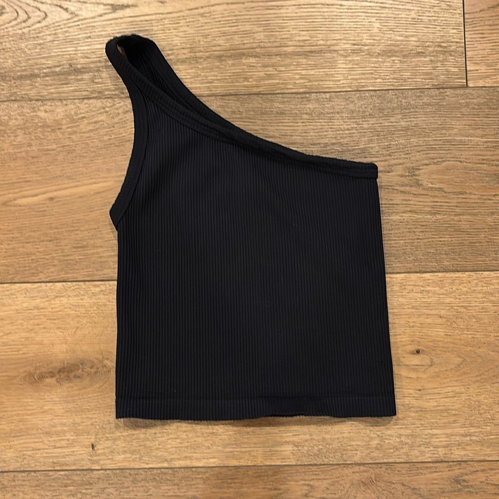 Black one shoulder tank